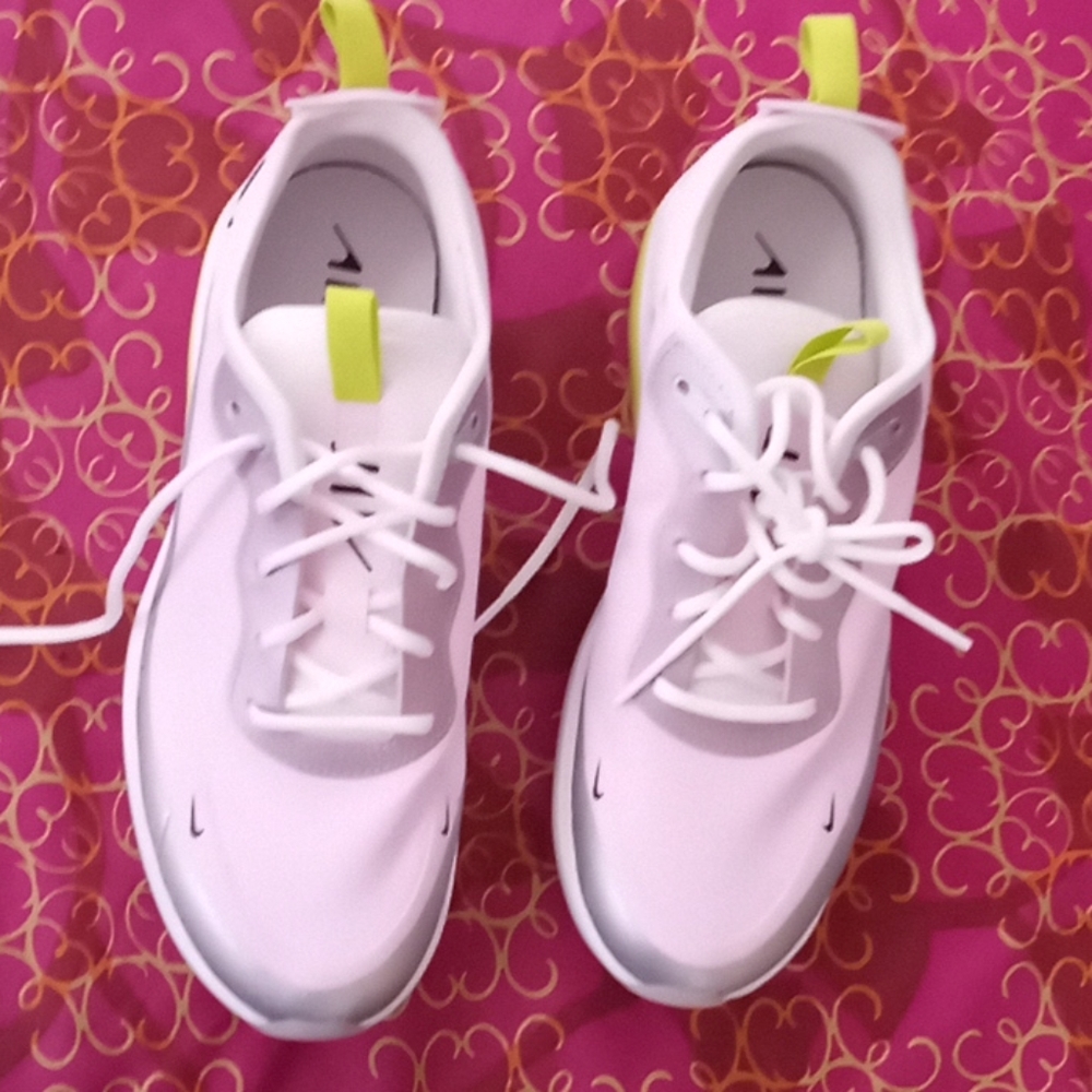 Shoes - Picture 3 of 4